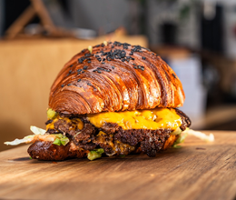 CROISSANT SMASH DOUBLE CHEESE